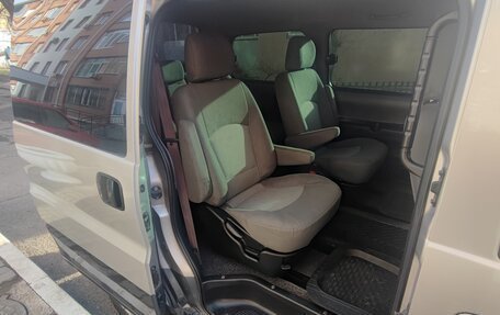 Hyundai H-1 II рестайлинг, 2007 год, 950 000 рублей, 12 фотография