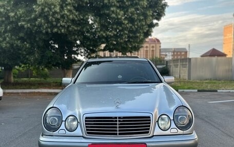 Mercedes-Benz E-Класс, 1997 год, 750 000 рублей, 2 фотография