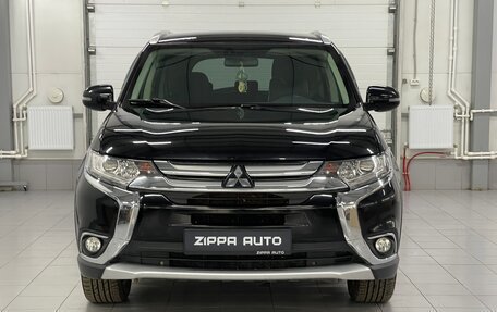 Mitsubishi Outlander III рестайлинг 3, 2018 год, 1 899 000 рублей, 2 фотография