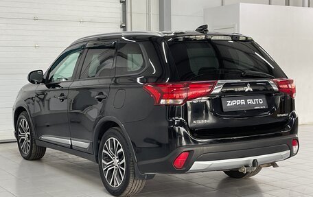 Mitsubishi Outlander III рестайлинг 3, 2018 год, 1 899 000 рублей, 6 фотография