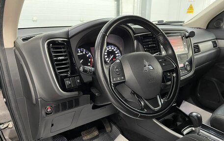 Mitsubishi Outlander III рестайлинг 3, 2018 год, 1 899 000 рублей, 8 фотография