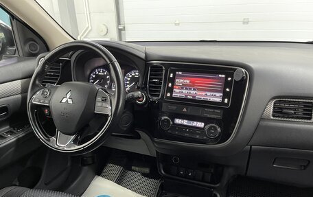 Mitsubishi Outlander III рестайлинг 3, 2018 год, 1 899 000 рублей, 9 фотография