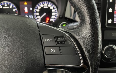 Mitsubishi Outlander III рестайлинг 3, 2018 год, 1 899 000 рублей, 13 фотография