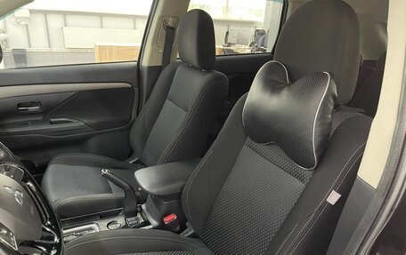 Mitsubishi Outlander III рестайлинг 3, 2018 год, 1 899 000 рублей, 22 фотография