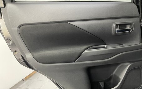 Mitsubishi Outlander III рестайлинг 3, 2018 год, 1 899 000 рублей, 23 фотография