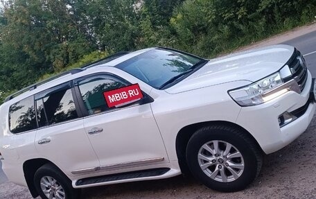 Toyota Land Cruiser 200, 2015 год, 5 300 000 рублей, 3 фотография