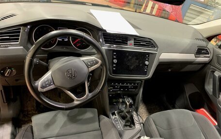 Volkswagen Tiguan II, 2021 год, 2 055 000 рублей, 5 фотография