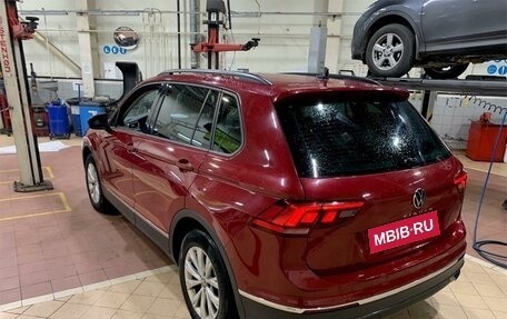 Volkswagen Tiguan II, 2021 год, 2 055 000 рублей, 2 фотография