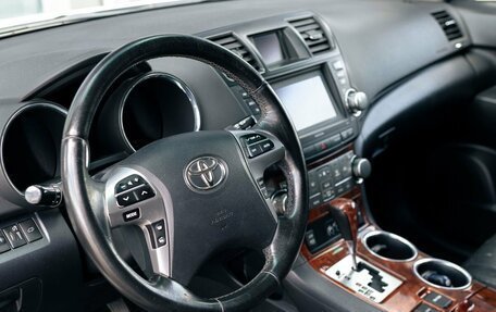 Toyota Highlander III, 2011 год, 2 100 000 рублей, 11 фотография