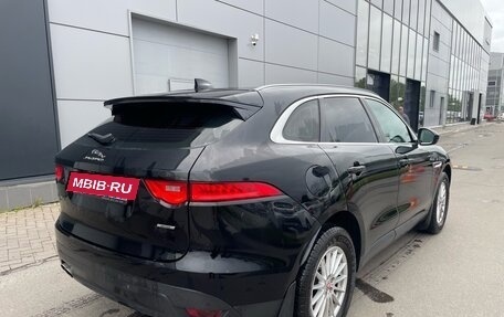 Jaguar F-Pace, 2017 год, 1 999 000 рублей, 3 фотография