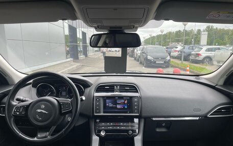 Jaguar F-Pace, 2017 год, 1 999 000 рублей, 9 фотография