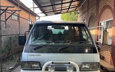 Mitsubishi Delica III, 1988 год, 390 000 рублей, 2 фотография