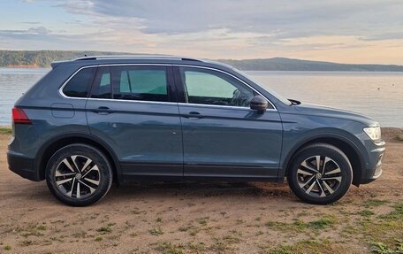 Volkswagen Tiguan II, 2019 год, 2 400 000 рублей, 2 фотография