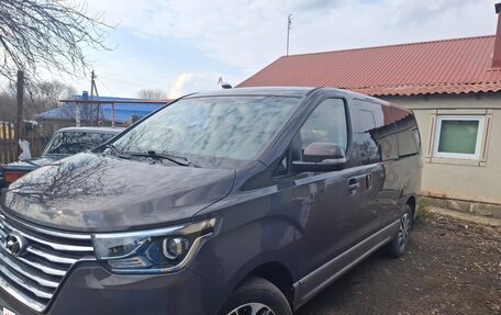 Hyundai Grand Starex Grand Starex I рестайлинг 2, 2019 год, 4 300 000 рублей, 4 фотография