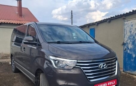 Hyundai Grand Starex Grand Starex I рестайлинг 2, 2019 год, 4 300 000 рублей, 2 фотография