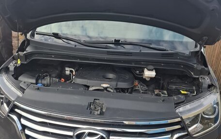 Hyundai Grand Starex Grand Starex I рестайлинг 2, 2019 год, 4 300 000 рублей, 14 фотография