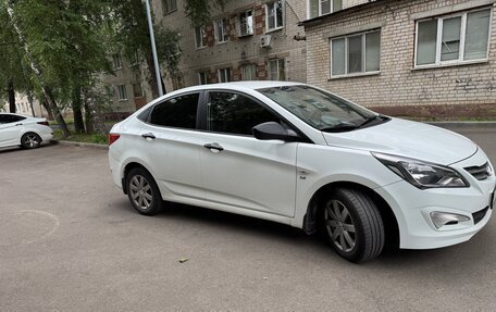 Hyundai Solaris II рестайлинг, 2015 год, 850 000 рублей, 4 фотография