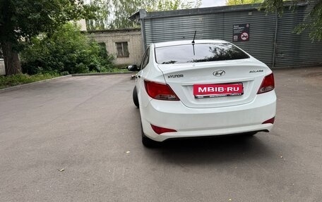 Hyundai Solaris II рестайлинг, 2015 год, 850 000 рублей, 3 фотография