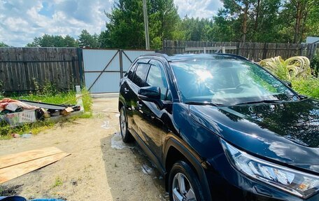 Toyota RAV4, 2020 год, 3 200 000 рублей, 9 фотография