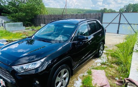 Toyota RAV4, 2020 год, 3 200 000 рублей, 10 фотография