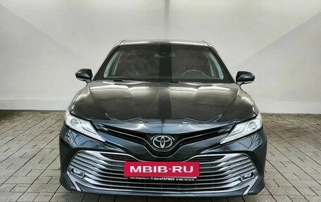 Toyota Camry, 2018 год, 2 325 000 рублей, 2 фотография