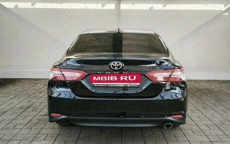 Toyota Camry, 2018 год, 2 325 000 рублей, 3 фотография