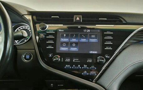 Toyota Camry, 2018 год, 2 325 000 рублей, 7 фотография