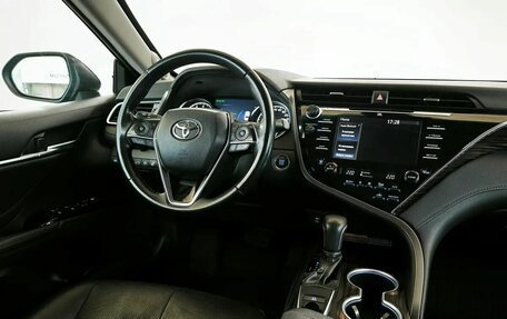 Toyota Camry, 2018 год, 2 325 000 рублей, 13 фотография