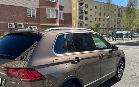 Volkswagen Tiguan II, 2018 год, 2 480 000 рублей, 2 фотография