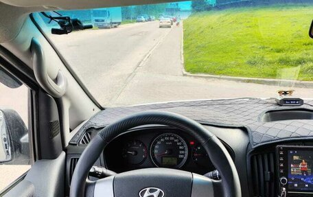 Hyundai H-1 II рестайлинг, 2008 год, 1 348 000 рублей, 10 фотография