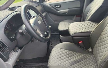 Hyundai H-1 II рестайлинг, 2008 год, 1 348 000 рублей, 13 фотография