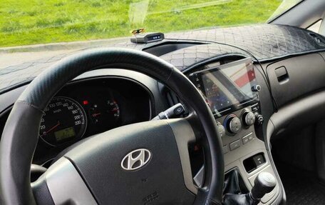 Hyundai H-1 II рестайлинг, 2008 год, 1 348 000 рублей, 12 фотография
