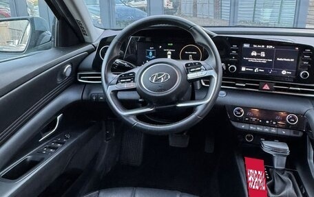 Hyundai Elantra, 2022 год, 2 300 000 рублей, 9 фотография