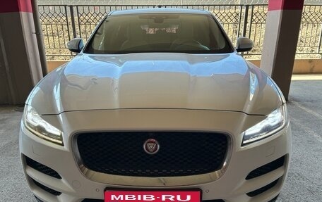 Jaguar F-Pace, 2016 год, 2 390 000 рублей, 7 фотография