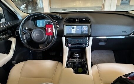 Jaguar F-Pace, 2016 год, 2 390 000 рублей, 3 фотография