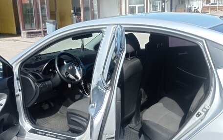 Hyundai Solaris II рестайлинг, 2012 год, 645 000 рублей, 3 фотография