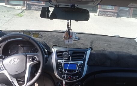 Hyundai Solaris II рестайлинг, 2012 год, 645 000 рублей, 8 фотография