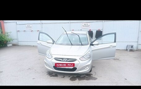 Hyundai Solaris II рестайлинг, 2012 год, 645 000 рублей, 12 фотография