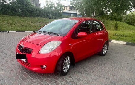 Toyota Yaris III рестайлинг, 2007 год, 527 000 рублей, 1 фотография