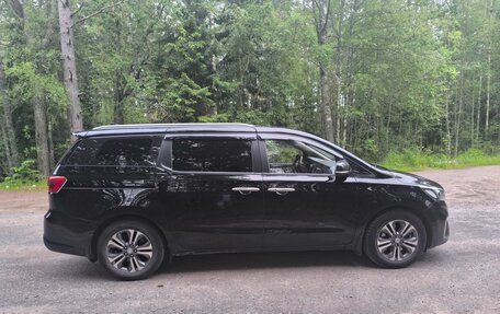 KIA Carnival III, 2019 год, 3 090 000 рублей, 24 фотография