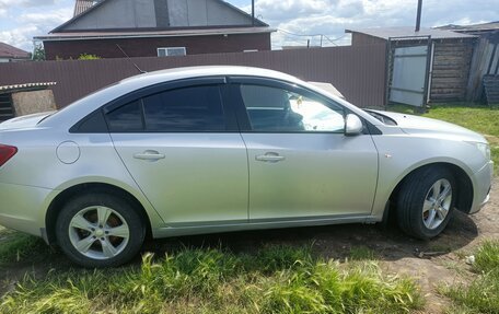 Chevrolet Cruze II, 2011 год, 835 000 рублей, 4 фотография