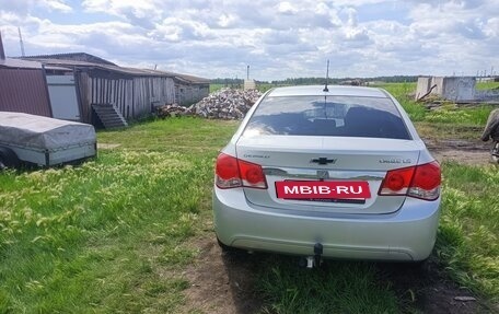 Chevrolet Cruze II, 2011 год, 835 000 рублей, 3 фотография