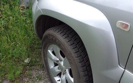Toyota Land Cruiser Prado 120 рестайлинг, 2005 год, 1 680 000 рублей, 13 фотография