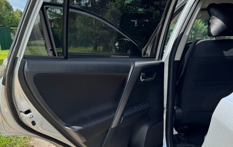 Toyota RAV4, 2016 год, 2 200 000 рублей, 16 фотография
