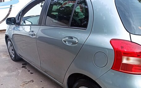 Toyota Yaris III рестайлинг, 2006 год, 450 000 рублей, 2 фотография