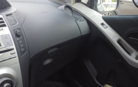 Toyota Yaris III рестайлинг, 2006 год, 450 000 рублей, 15 фотография
