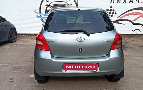 Toyota Yaris III рестайлинг, 2006 год, 450 000 рублей, 14 фотография