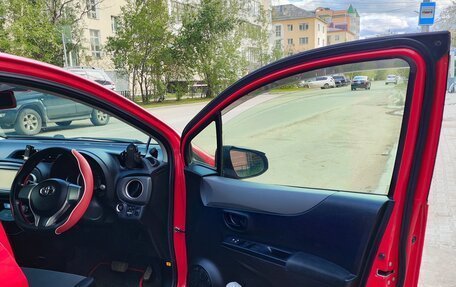 Toyota Vitz, 2014 год, 870 000 рублей, 9 фотография