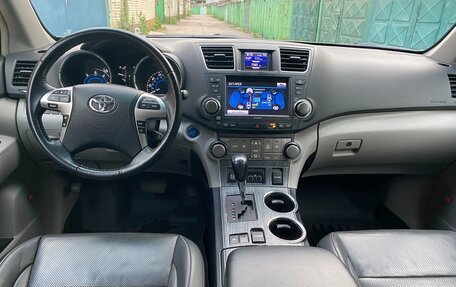Toyota Highlander III, 2011 год, 2 390 000 рублей, 7 фотография
