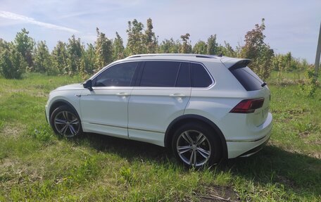 Volkswagen Tiguan II, 2019 год, 3 249 000 рублей, 3 фотография